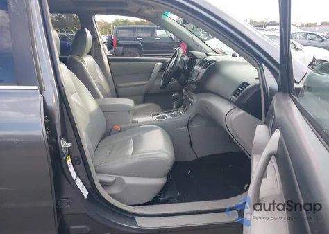 2011 Toyota Highlander Se V6 z USA, uszkodzony, nr VIN 5TDBK3EH9BS082653